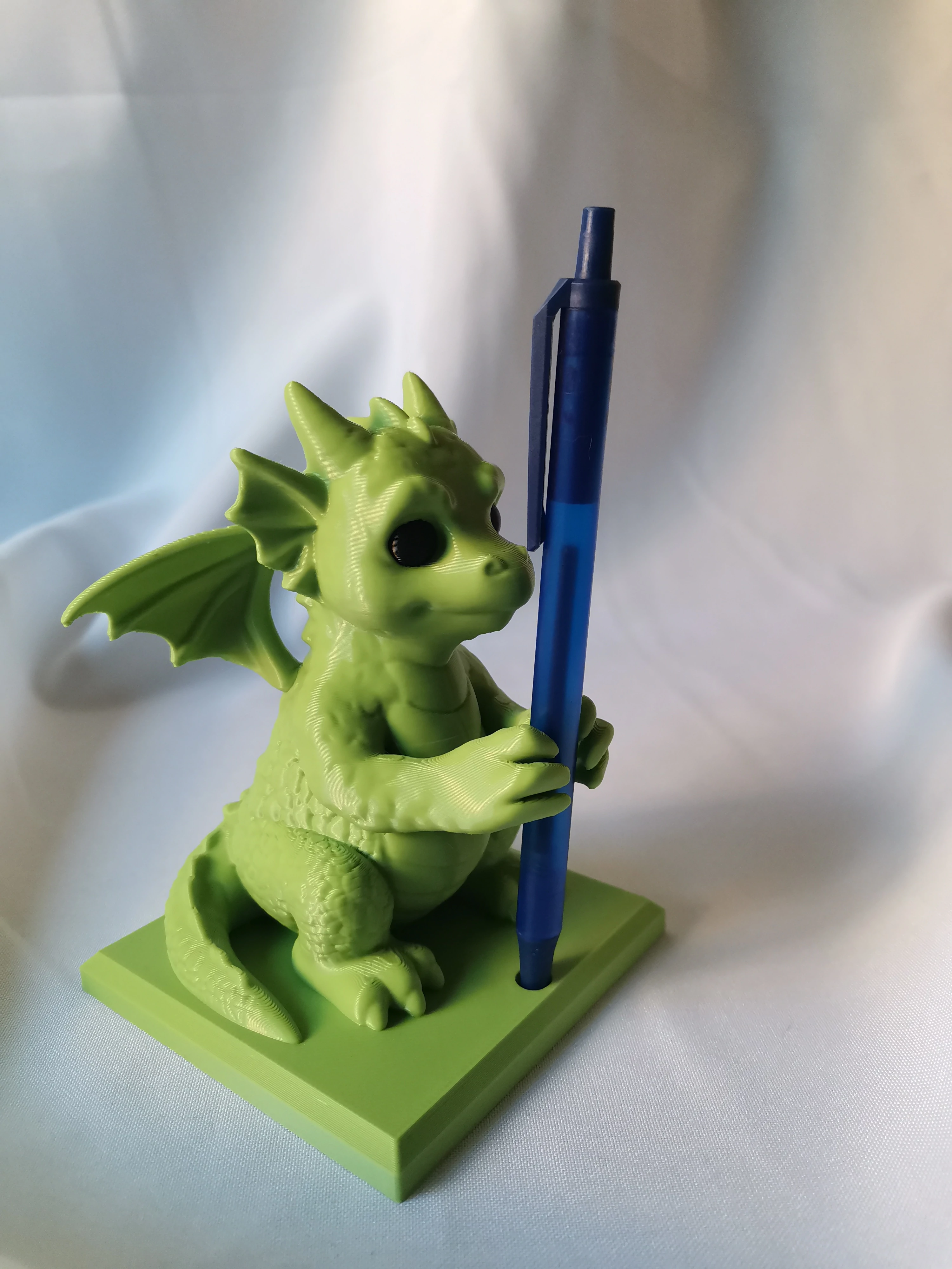 3D nyomtatott Sárkányos Toll-tartó